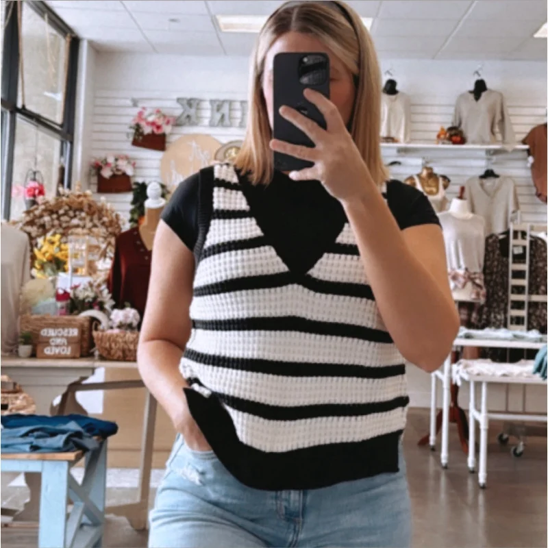 Find Your Way Striped Vest Black