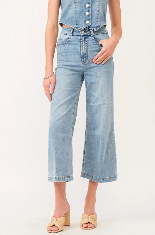 Aubrey Super Soft Wide Leg Cropped Jean In Chambray