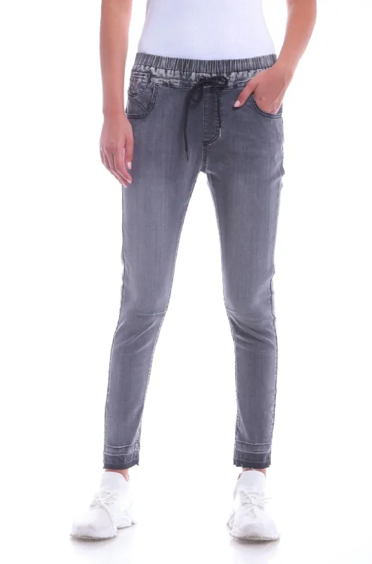 Denim Jogger Pants In Washed Black